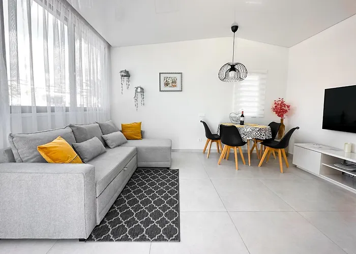 Fantastic Vacation By The Ocean Apartment