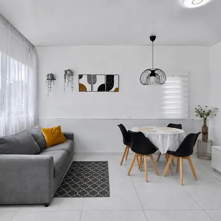 Fantastic Vacation By The Ocean Apartment *