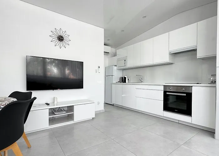 Fantastic Vacation By The Ocean *